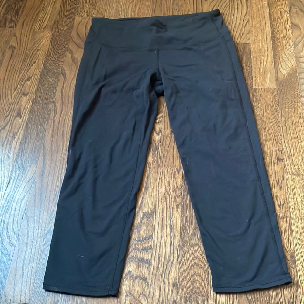 Athleta chaturanga cropped black yoga capri leggings, size s